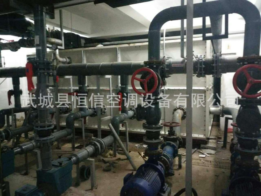 天津?qū)氎孳娛陆煌▽W院玻璃鋼6*5*2水箱安裝完畢